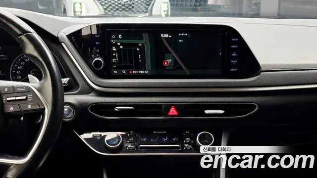 Hyundai Sonata 2022 — ფოტო 13/20