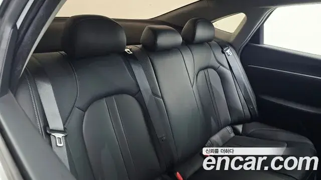 Hyundai Sonata 2022 — ფოტო 18/20