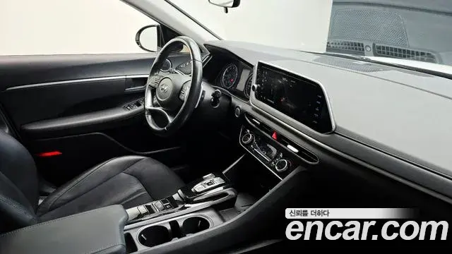 Hyundai Sonata 2022 — ფოტო 19/20
