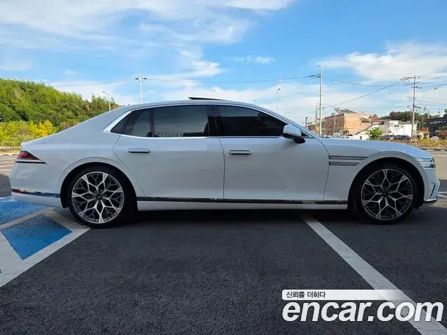 Genesis G90 2023 — Photo 10/20
