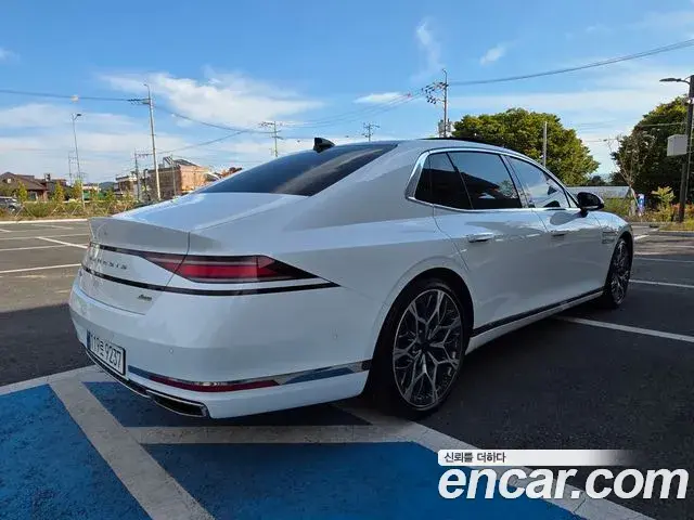 Genesis G90 2023 — Photo 12/20