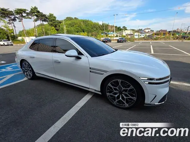 Genesis G90 2023 — Photo 14/20