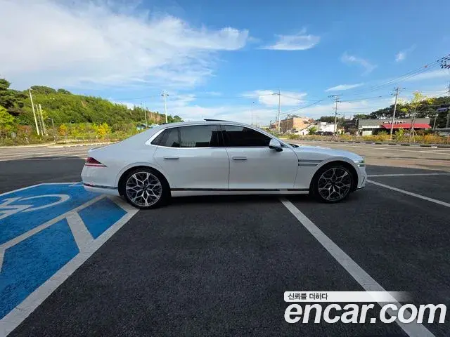 Genesis G90 2023 — Photo 15/20