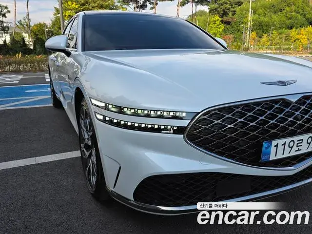 Genesis G90 2023 — Photo 16/20