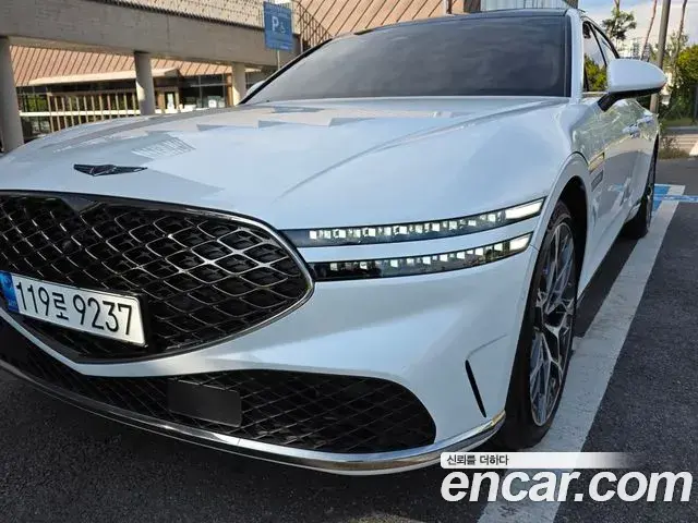 Genesis G90 2023 — Photo 17/20