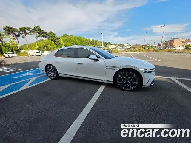 Genesis G90 2023 — Photo 18/20
