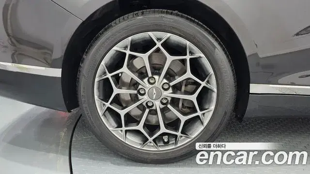 Genesis Electrified G80 2022 — Photo 4/20
