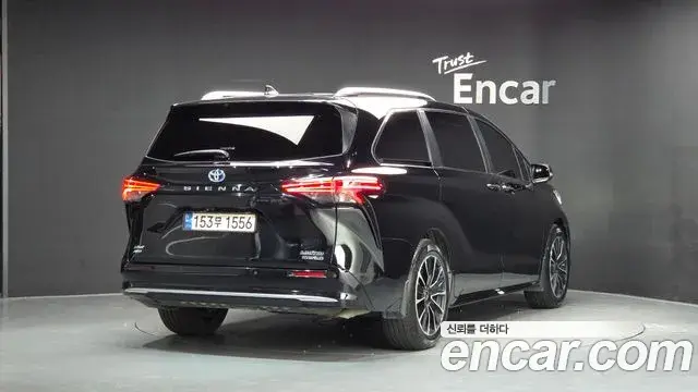 Toyota Sienna 2022 — Photo 2/20