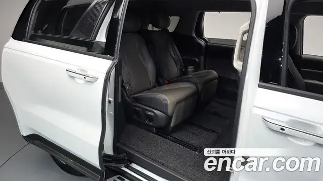 Kia Carnival 2024 — Фото 12/20