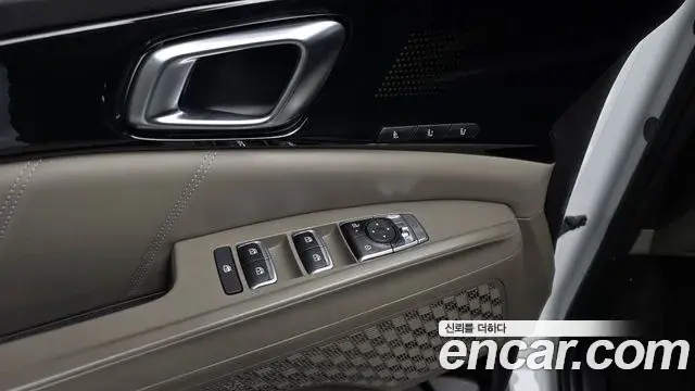 Kia Carnival 2024 — Фото 17/20