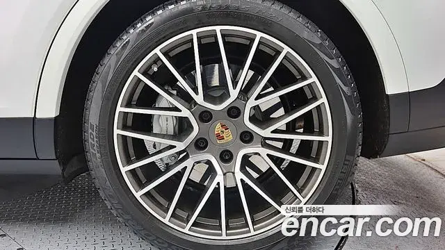 Porsche Cayenne 2020 — Photo 6/20