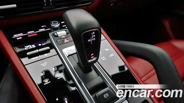 Porsche Cayenne 2020 — Photo 17/20
