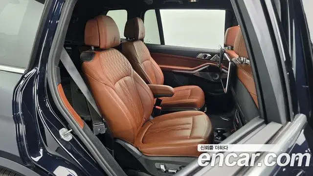 BMW X7 2021 — Photo 11/20