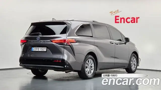 Toyota Sienna 2024 — Photo 2/20
