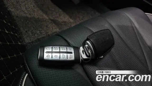 Genesis Electrified G80 2021 — Photo 18/20