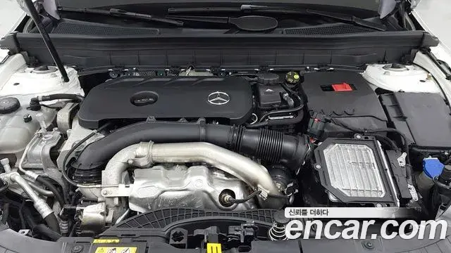 Mercedes-Benz GLB-Class 2025 — Photo 5/18
