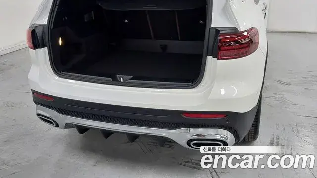 Mercedes-Benz GLB-Class 2025 — Photo 10/18