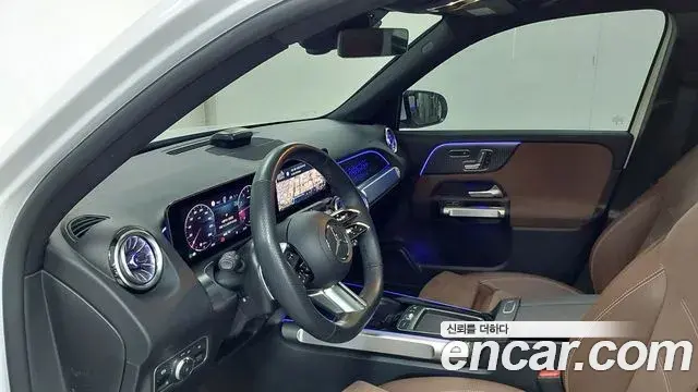 Mercedes-Benz GLB-Class 2025 — Photo 13/18