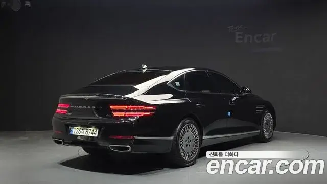 Genesis Electrified G80 2022 — Photo 2/20