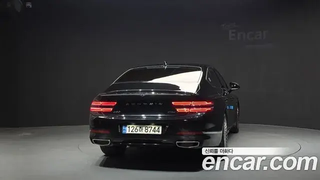 Genesis Electrified G80 2022 — Photo 4/20