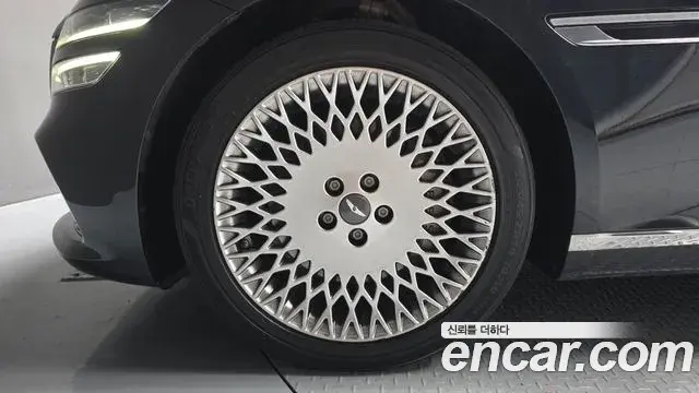 Genesis Electrified G80 2022 — Photo 5/20