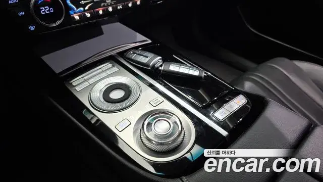 Genesis Electrified G80 2022 — Photo 9/20