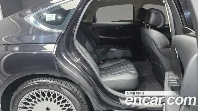 Genesis Electrified G80 2022 — Photo 12/20