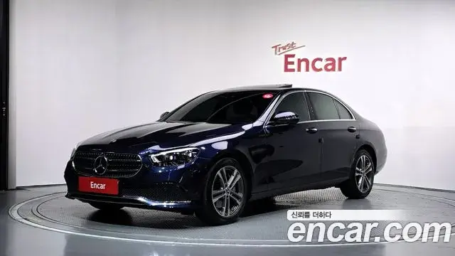 Mercedes-Benz E-Class 2021 — Photo 1/20
