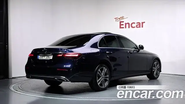 Mercedes-Benz E-Class 2021 — Photo 2/20