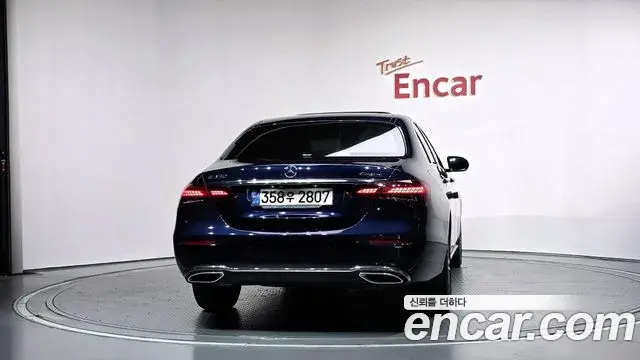 Mercedes-Benz E-Class 2021 — Photo 4/20