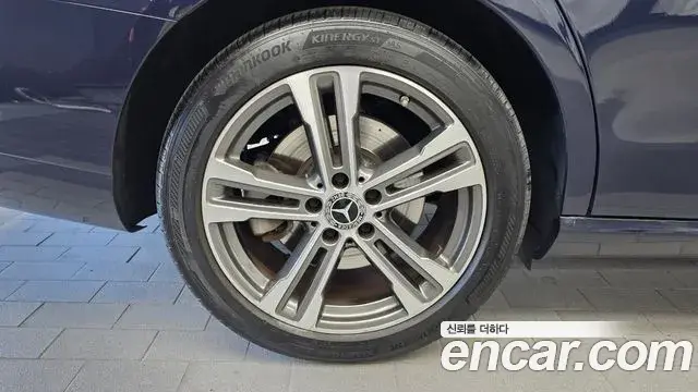 Mercedes-Benz E-Class 2021 — Photo 5/20