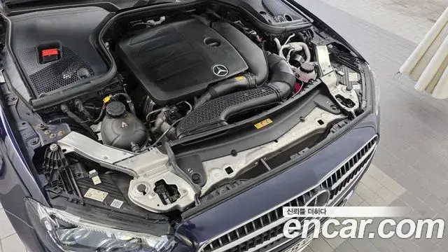 Mercedes-Benz E-Class 2021 — Photo 6/20