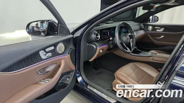 Mercedes-Benz E-Class 2021 — Photo 10/20
