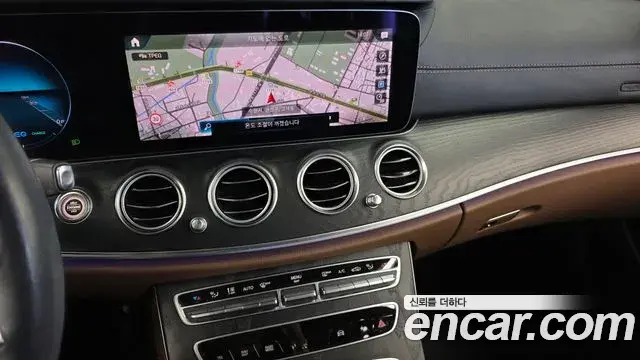Mercedes-Benz E-Class 2021 — Photo 13/20