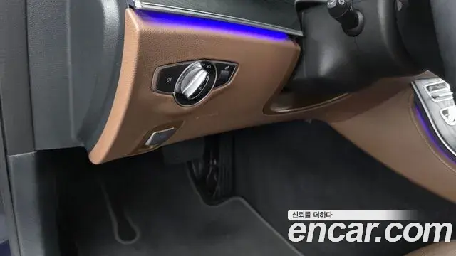 Mercedes-Benz E-Class 2021 — Photo 17/20