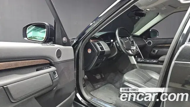 Land Rover Discovery 5 2019 — Photo 10/20