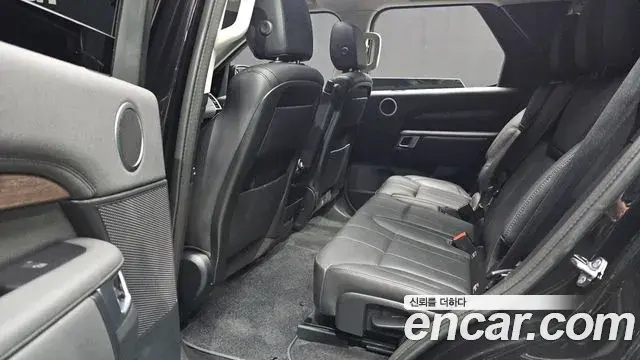 Land Rover Discovery 5 2019 — Photo 12/20