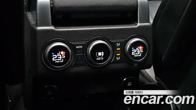 Land Rover Discovery 5 2019 — Photo 19/20
