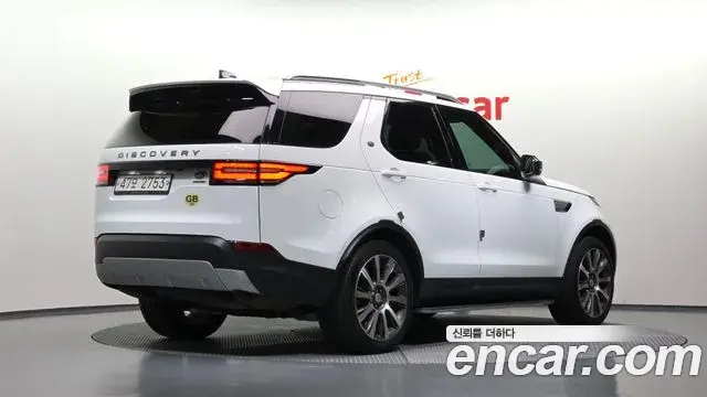 Land Rover Discovery 5 2018 — Photo 1/20