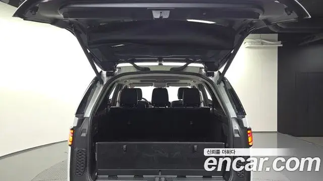 Land Rover Discovery 5 2018 — Photo 19/20