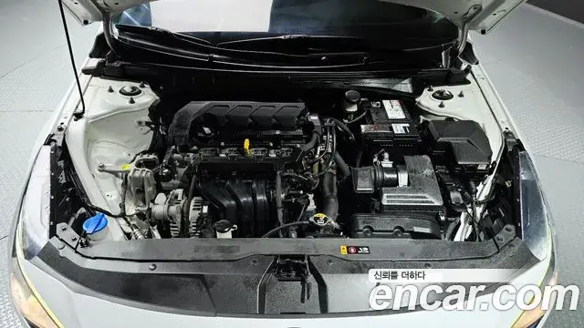 Hyundai Avante 2021 — Photo 6/20