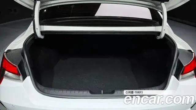 Hyundai Avante 2021 — Photo 19/20