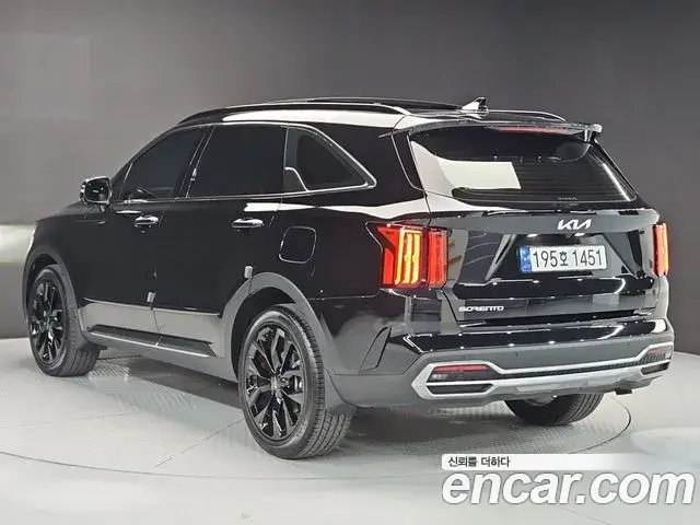 Kia Sorento 2023 — Photo 2/20