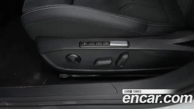 Volkswagen Golf 2025 — Photo 16/20