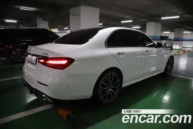 Mercedes-Benz E-Class 2021 — Photo 1/18