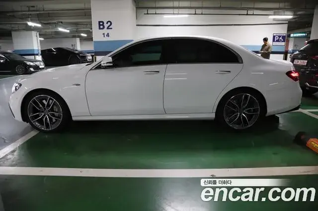 Mercedes-Benz E-Class 2021 — Photo 5/18
