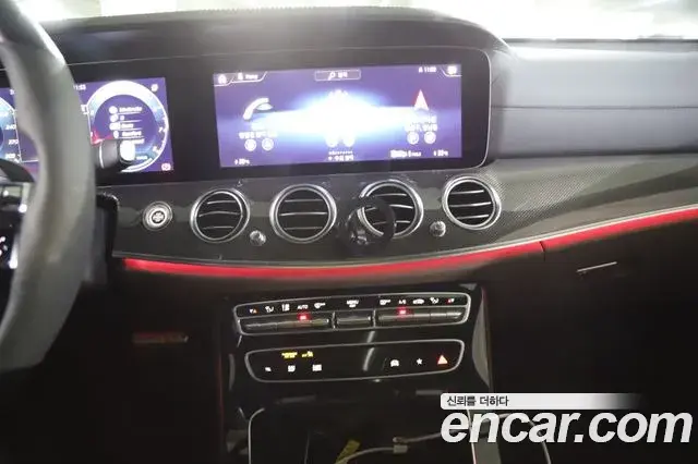 Mercedes-Benz E-Class 2021 — Photo 8/18