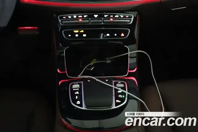 Mercedes-Benz E-Class 2021 — Photo 10/18