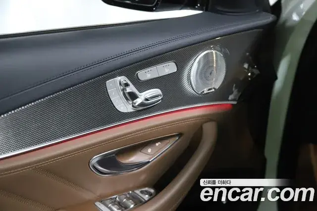 Mercedes-Benz E-Class 2021 — Photo 14/18