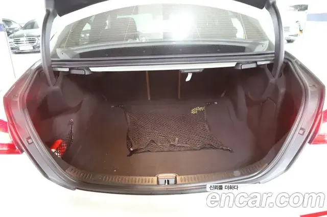 Mercedes-Benz E-Class 2021 — Photo 16/18